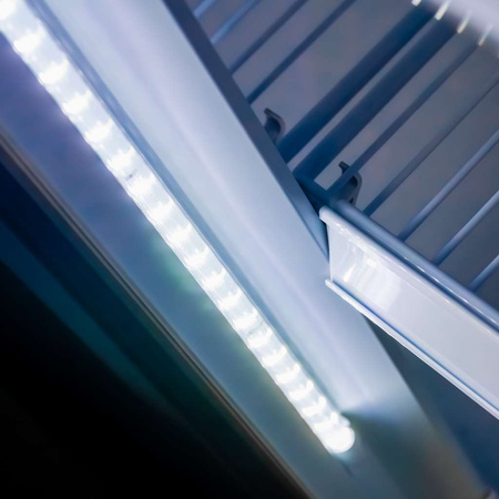 Witryna chłodnicza 3-drzwiowa 1065L Mega-M RICO i160 oświetlenie LED podświetlany górny plafon reklamowy